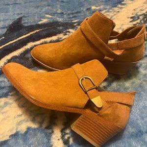 Camel color ankle boot NWOT